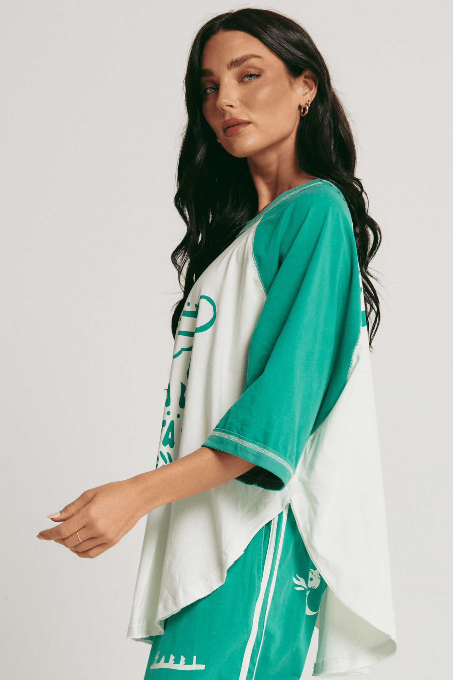 THE RAGLAN MARGIE TEE - GREEN